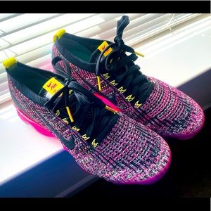 NWOT 💛 Nike Women’s Air Vapormax Flynit 3 Running Shoes - Model AJ6910 Size 9.5